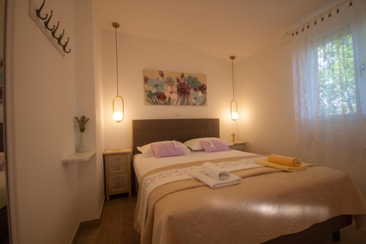 Apartments Cvelic Milovcic Malinska Zewnętrze zdjęcie