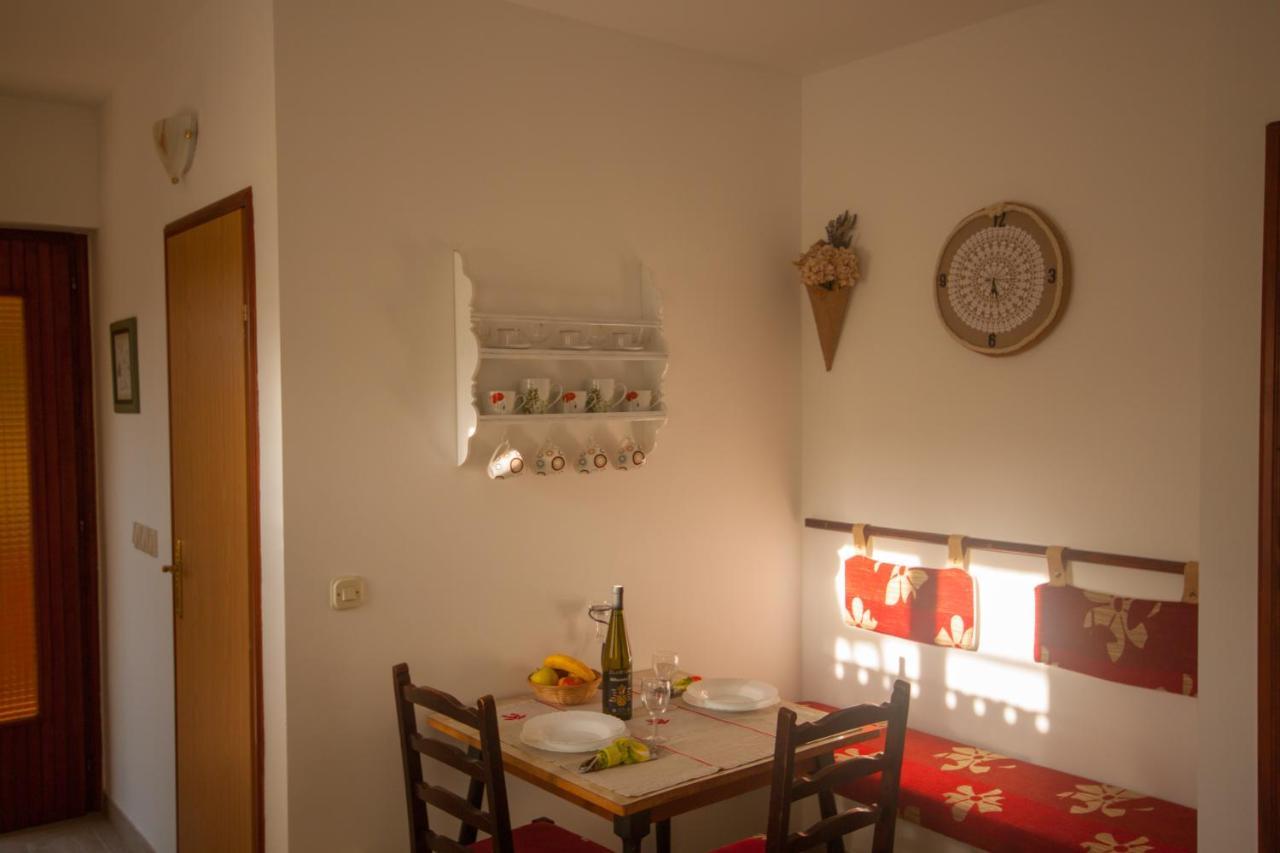 Apartments Cvelic Milovcic Malinska Zewnętrze zdjęcie