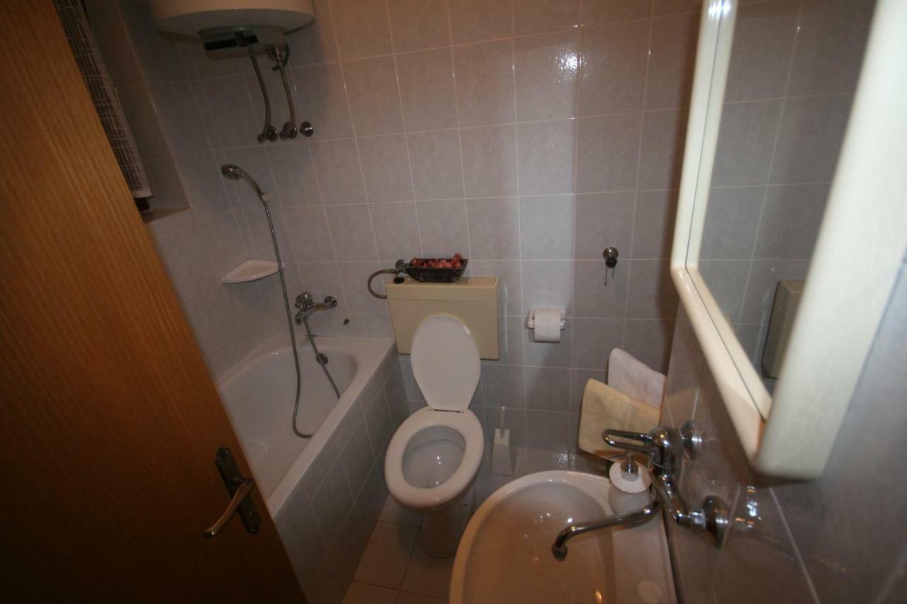 Apartments Cvelic Milovcic Malinska Zewnętrze zdjęcie