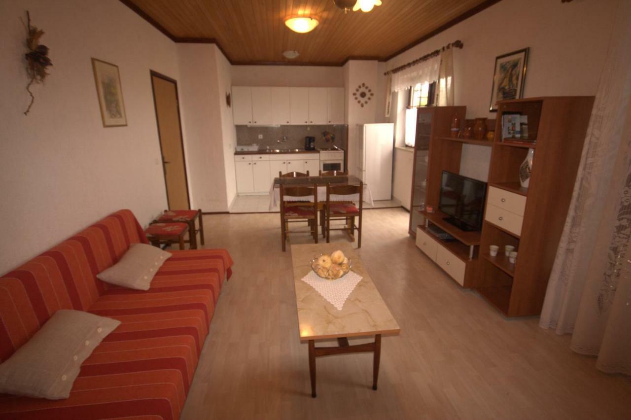 Apartments Cvelic Milovcic Malinska Zewnętrze zdjęcie