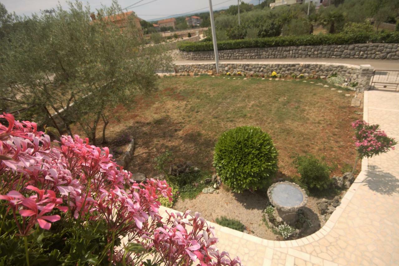 Apartments Cvelic Milovcic Malinska Zewnętrze zdjęcie