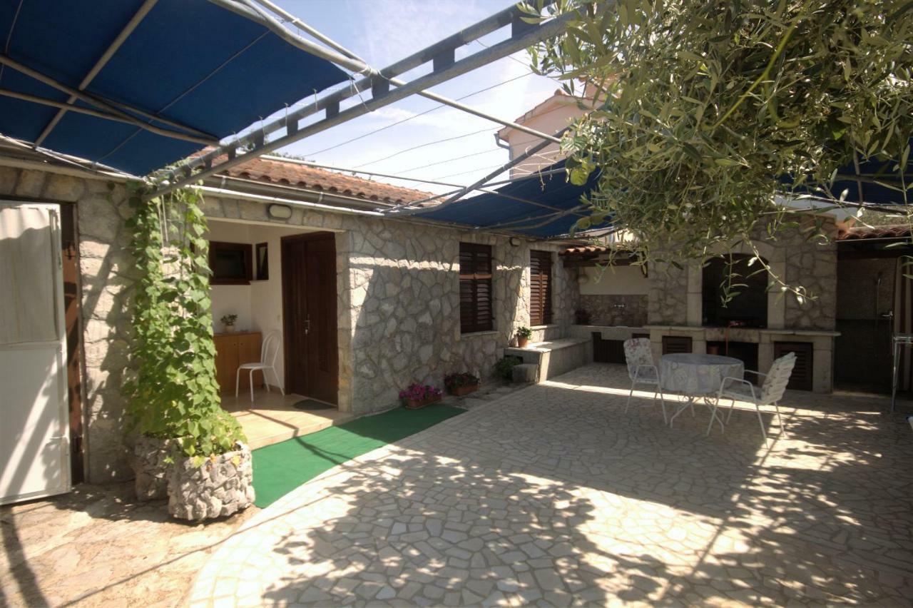 Apartments Cvelic Milovcic Malinska Zewnętrze zdjęcie
