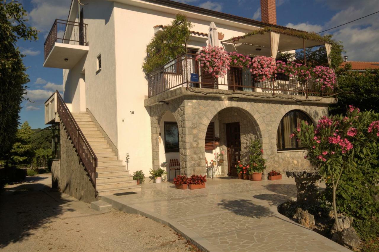 Apartments Cvelic Milovcic Malinska Zewnętrze zdjęcie