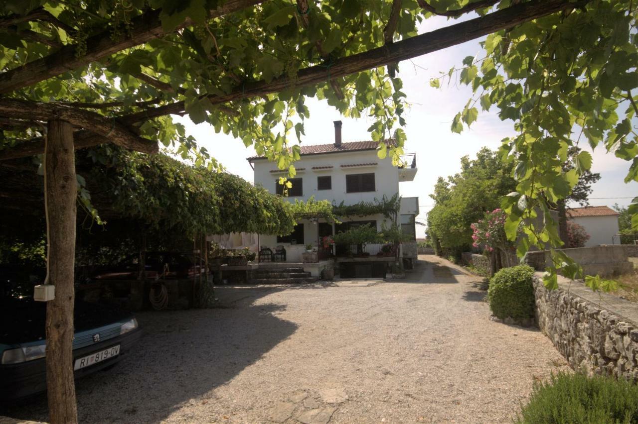 Apartments Cvelic Milovcic Malinska Zewnętrze zdjęcie