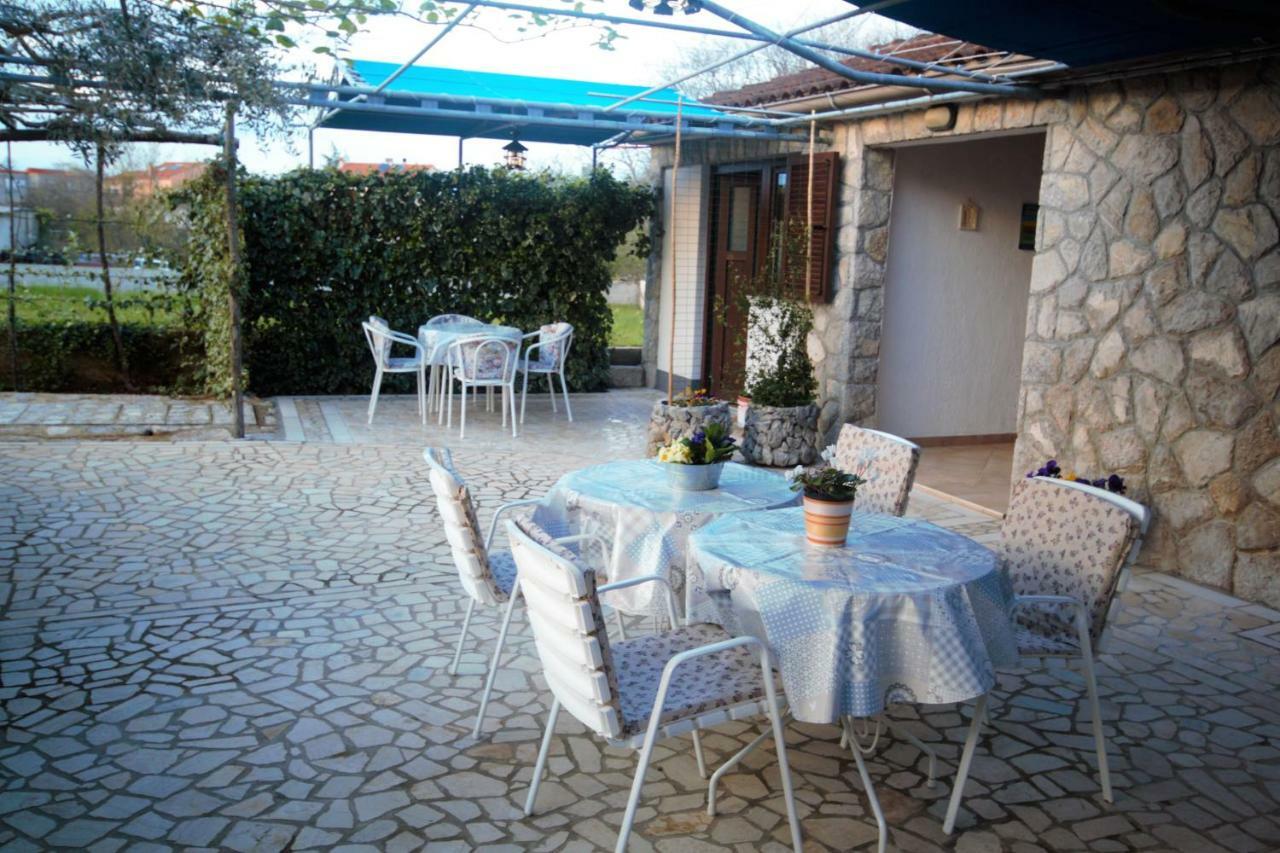 Apartments Cvelic Milovcic Malinska Zewnętrze zdjęcie