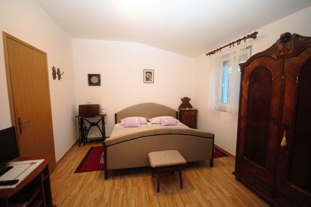 Apartments Cvelic Milovcic Malinska Zewnętrze zdjęcie